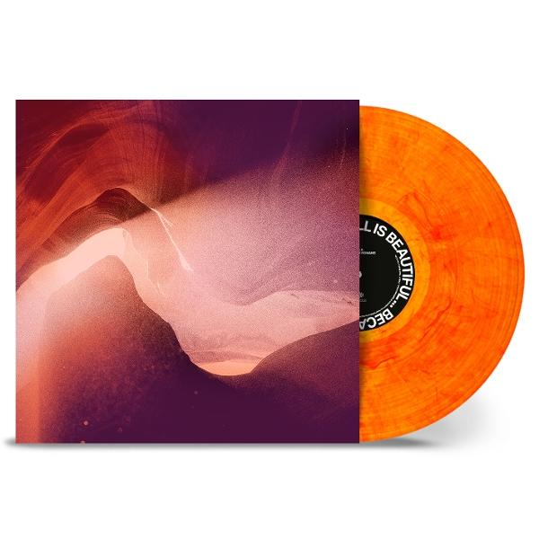 Eine teilweise sichtbare orangefarbene Schallplatte mit einem Albumcover, das eine Schluchtszene zeigt. Der Text lautet 'All Is Beautiful'.