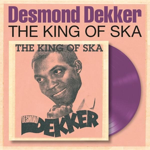 Albumcover von Desmond Dekker, 'The King of Ska', mit seinem Porträt und einer lila Vinyl-Schallplatte auf rosa Hintergrund.