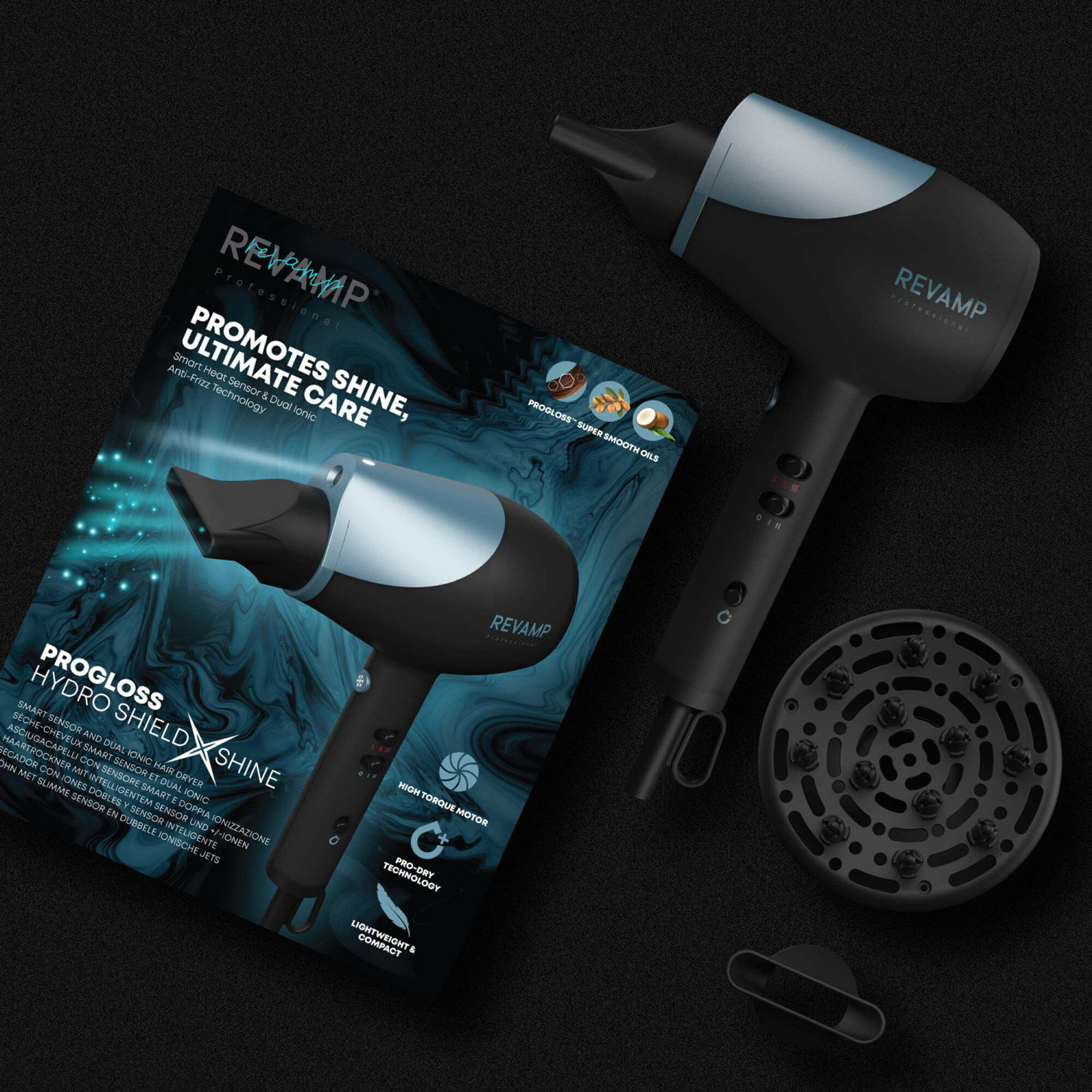 Czarna suszarka do włosów Revamp, akcesoria i broszura na ciemnej powierzchni. Broszura podkreśla połysk i pielęgnację.