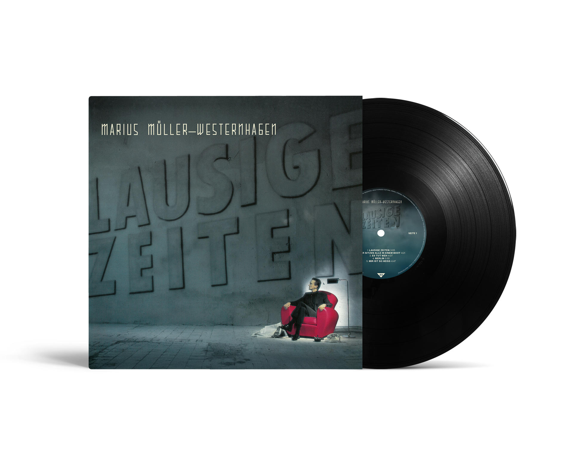 Albumcover mit Marius Müller-Westernhagen, Schallplatte und Text 'Lausige Zeiten'. Ein Mann sitzt in einem roten Stuhl.