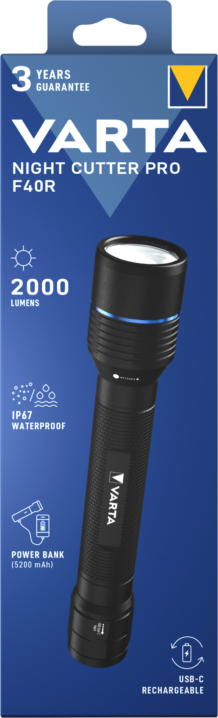 Egy fekete Varta Night Cutter Pro F40R zseblámpa kék háttérrel, lumen és vízállósági adatokkal.