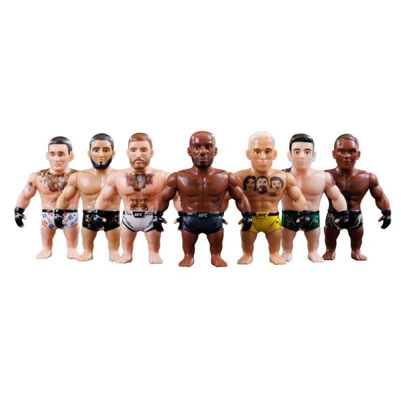 Acht UFC-Figuren posieren in einer Reihe. Sie sind muskulös, mit Tätowierungen und tragen Shorts. Der Hintergrund ist weiß.