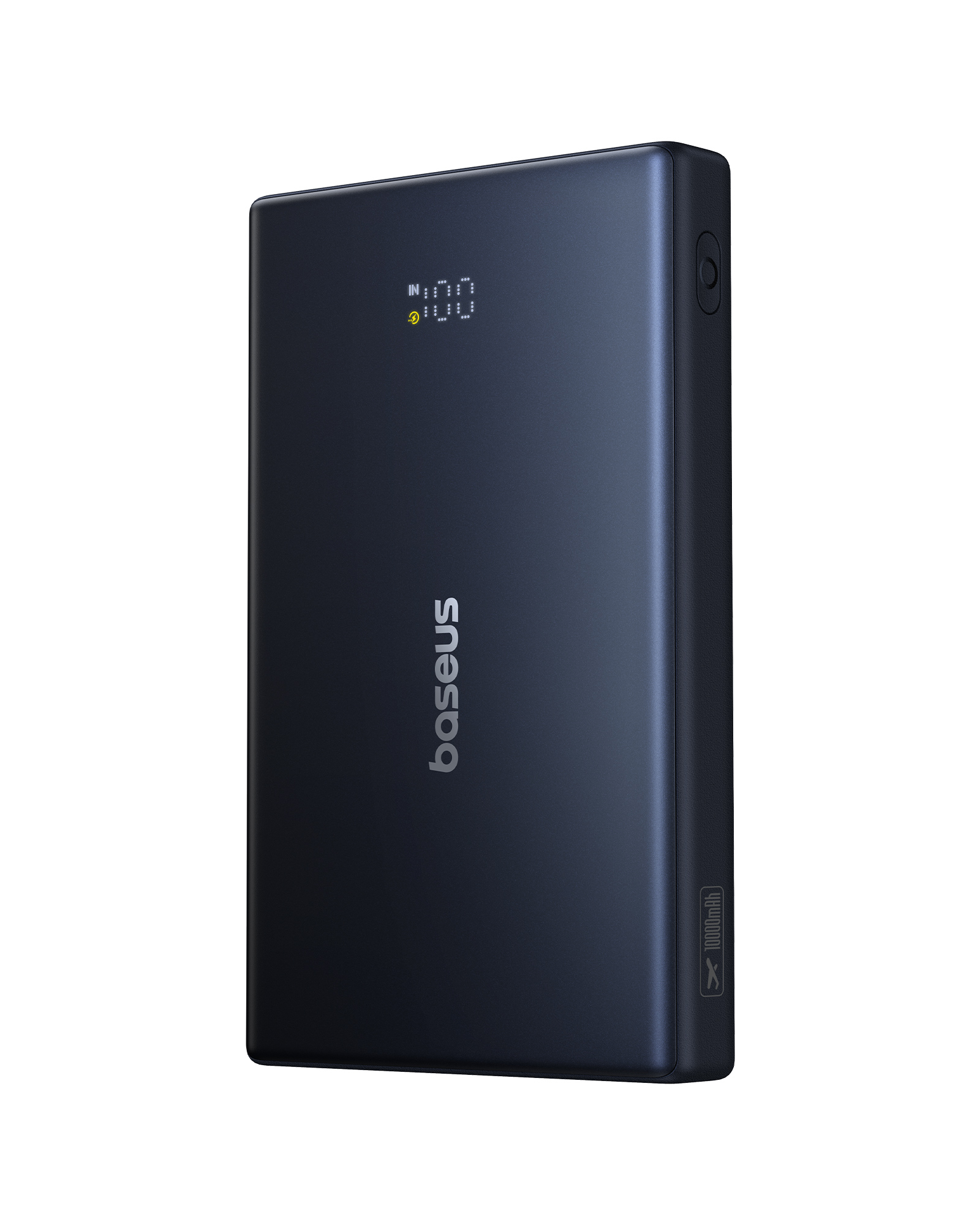 Koyu mavi bir Baseus powerbank. Ekran %100'ü gösteriyor. Kapasite 10000mAh. Beyaz bir arka plan üzerinde.