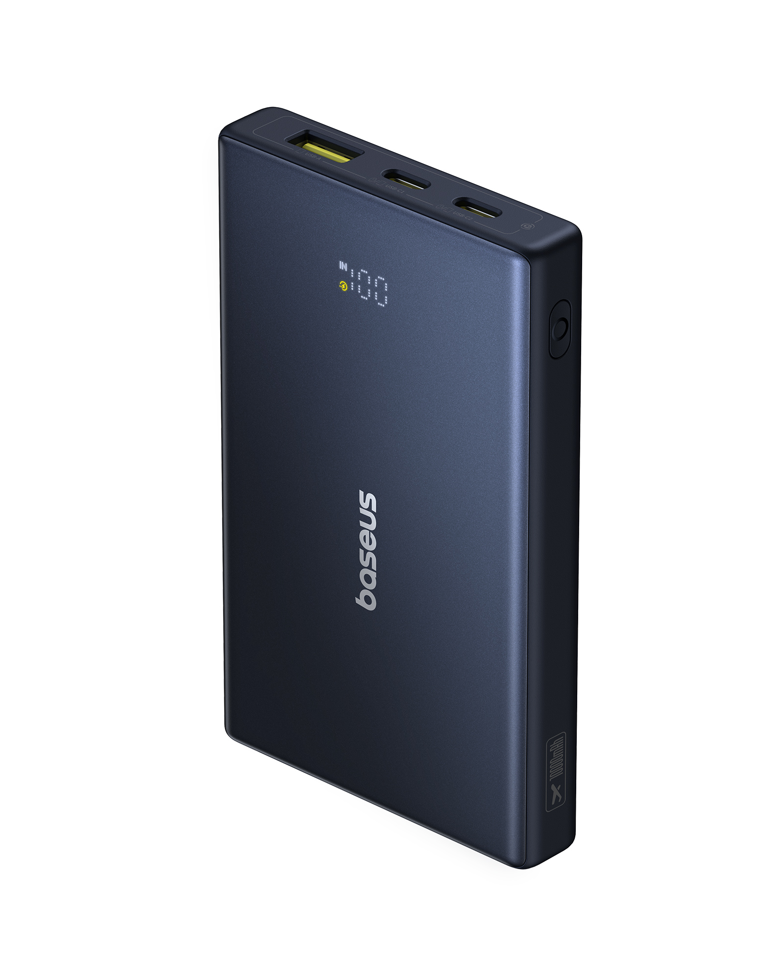 Koyu mavi bir Baseus powerbank. Cihaz, %100 gösteren dijital bir ekrana sahip. Birkaç bağlantı noktası ve düğmesi var.