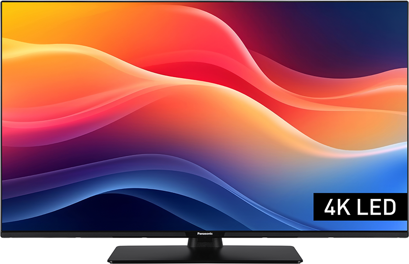 Egy fekete Panasonic 4K LED TV színes, absztrakt hullámokat jelenít meg narancssárga, piros, lila és kék színekben. A TV-t egy fekete állvány tartja.