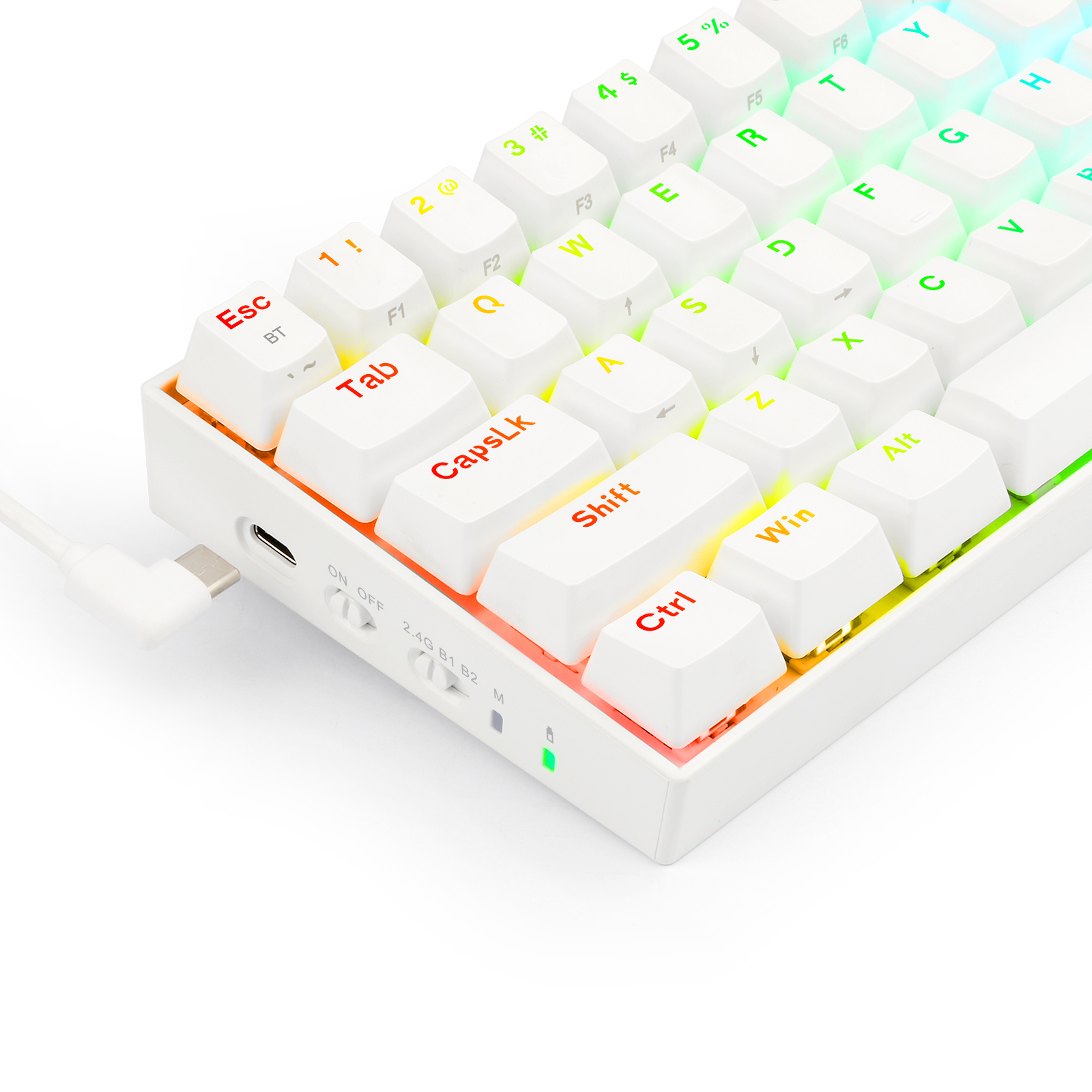 Biała klawiatura mechaniczna z kolorowymi podświetlanymi klawiszami. Klawisze są białe z czarnymi i kolorowymi etykietami oraz kablem USB.