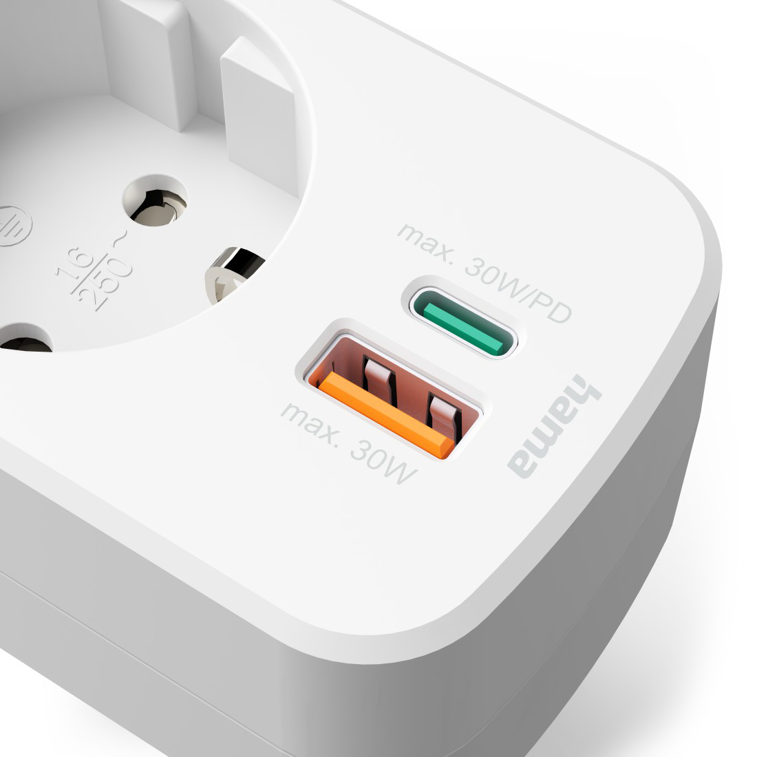 Fehér hálózati adapter aljzattal, narancssárga belső USB-porttal és zöld porttal. A "hama" márkanév látható.