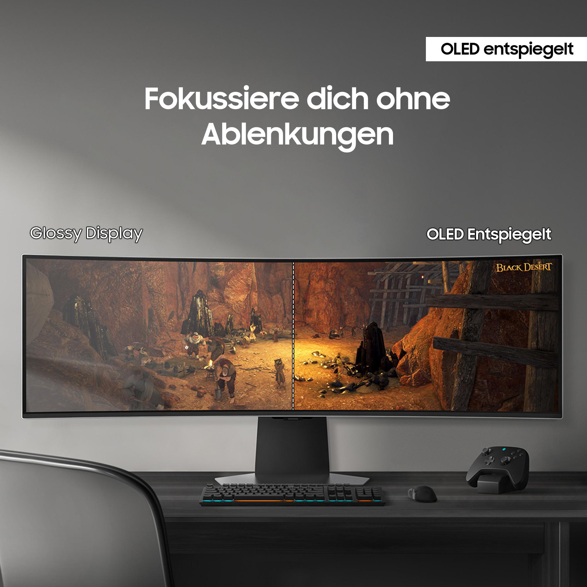 Ein gekrümmter Monitor zeigt eine Spielszene. Der Text lautet 'Konzentrieren Sie sich ohne Ablenkungen'. Maus, Tastatur und Controller sind auf dem Schreibtisch.