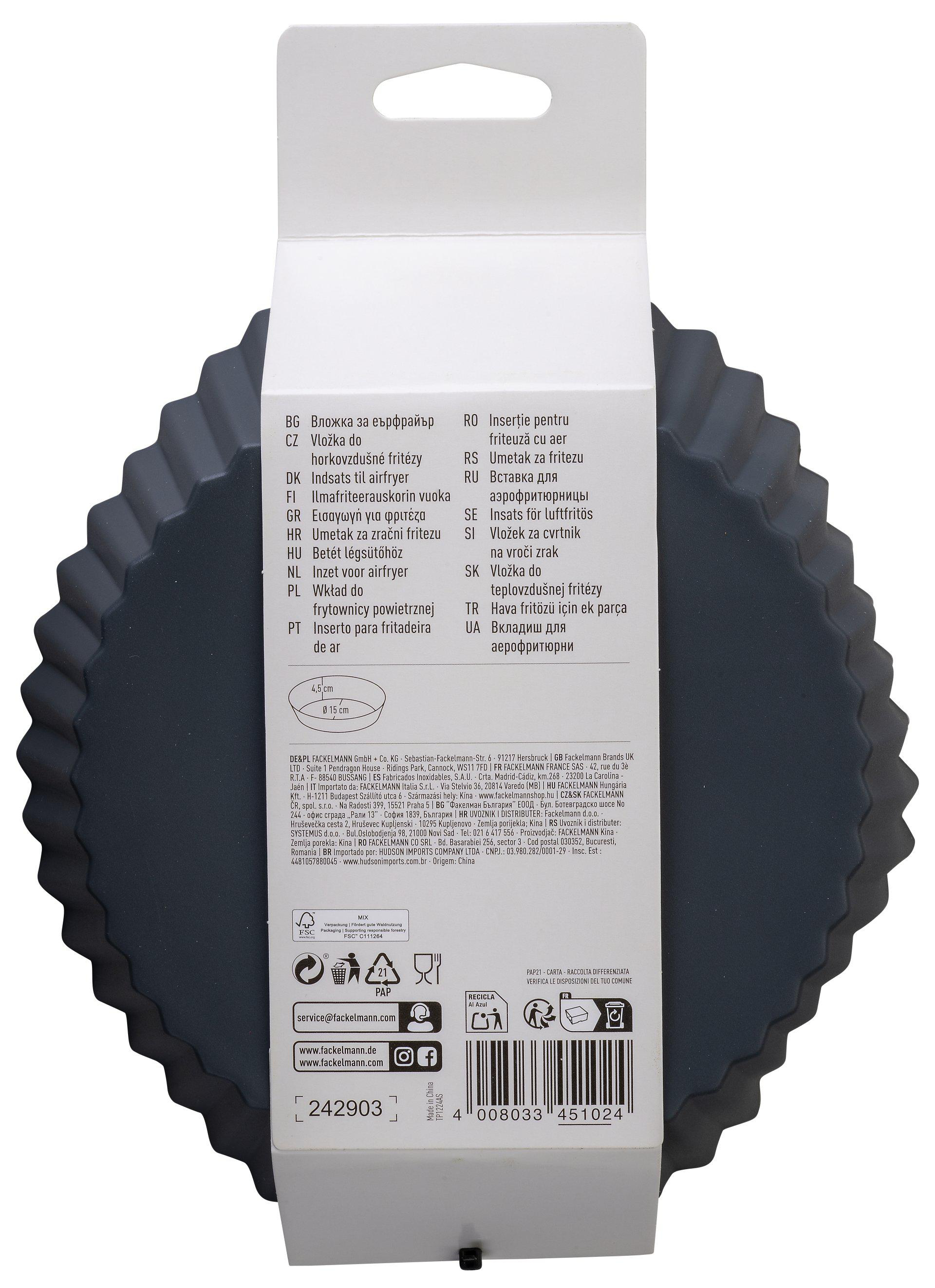 Eine Produktverpackung. Sie enthält eine dunkelgraue, geriffelte Backform. Die Verpackung enthält Texte in verschiedenen Sprachen.