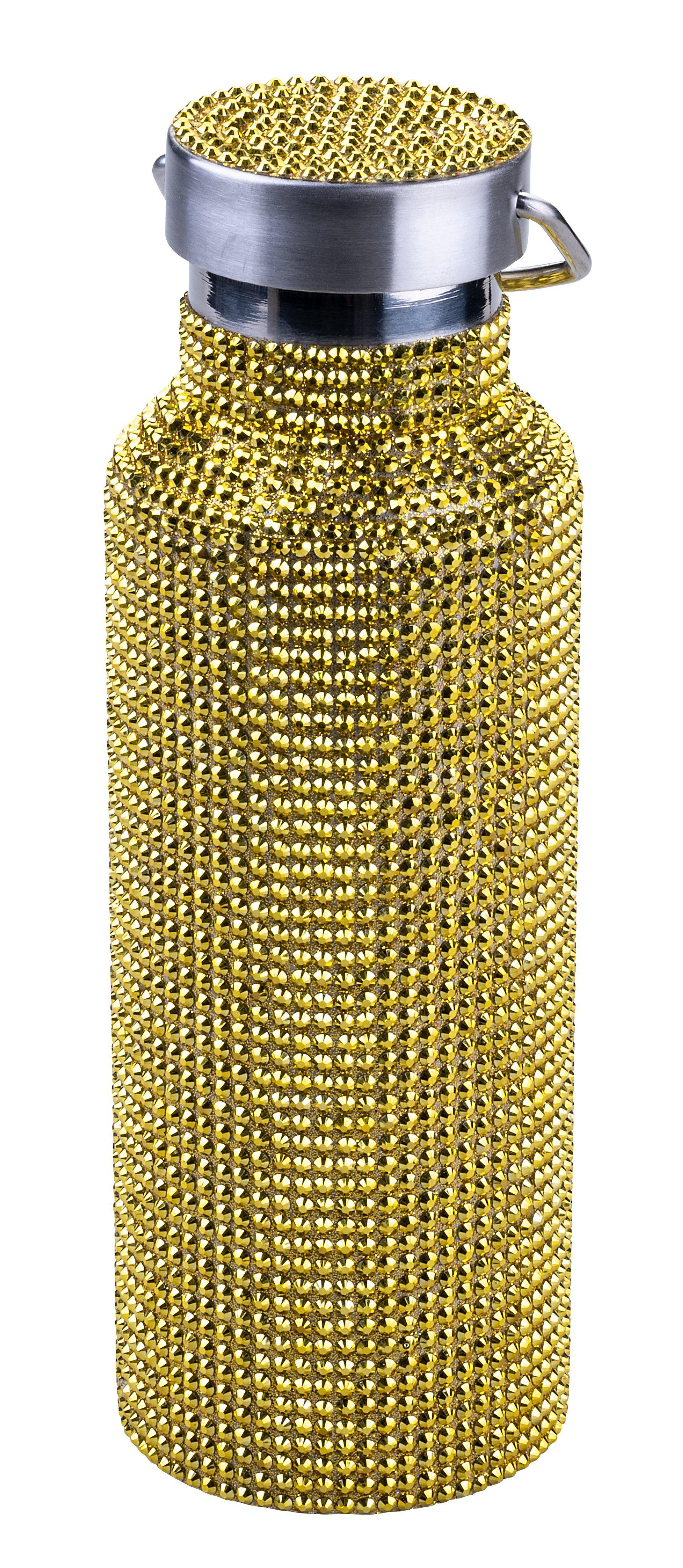 Eine goldene, mit Juwelen bedeckte Wasserflasche. Sie hat einen Metalldeckel und einen Griff. Die Juwelen bedecken die gesamte Flasche.
