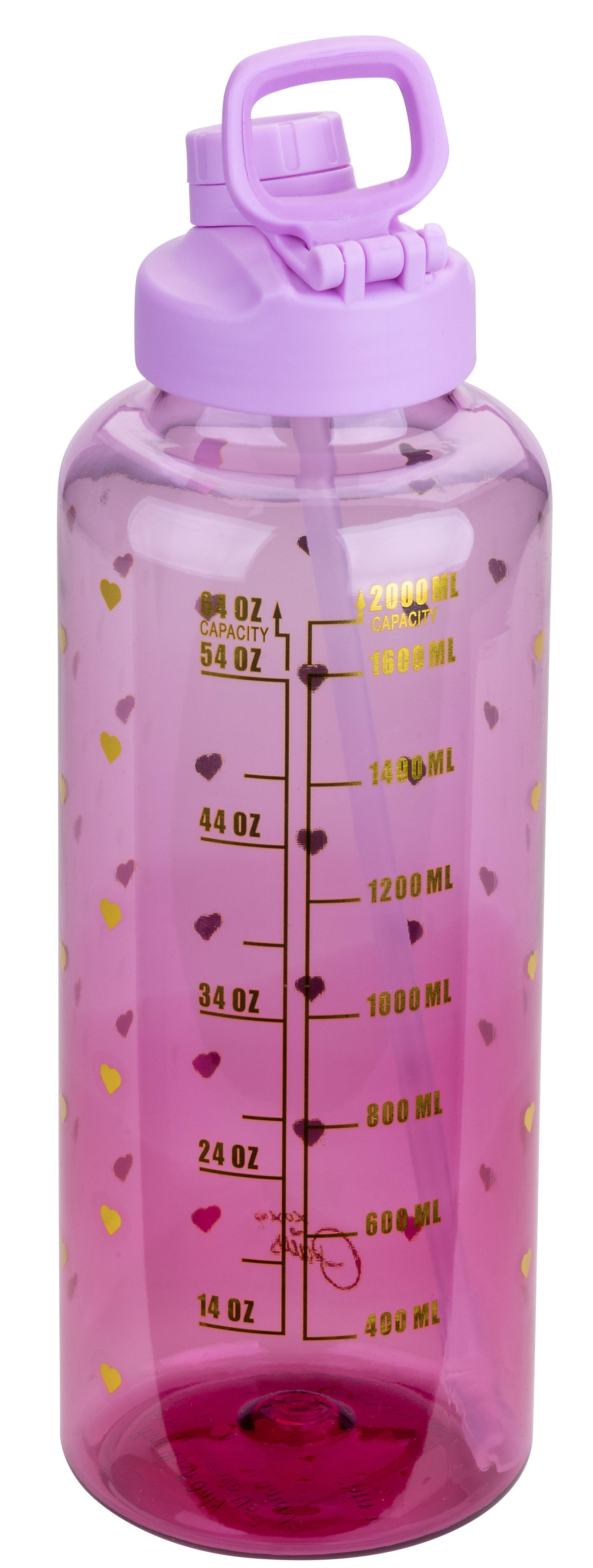 Eine rosa Wasserflasche mit lila Deckel und Griff. Sie hat Messungen und Herzformen auf der Seite.