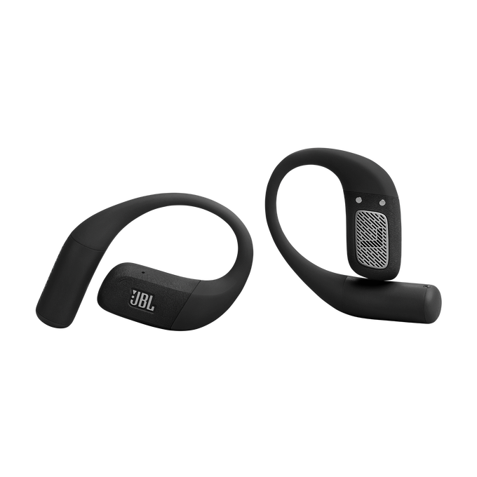Zwei schwarze JBL-Sport-Ohrhörer auf schwarzem Hintergrund. Einer zeigt das JBL-Logo, der andere einen silbernen Grill.