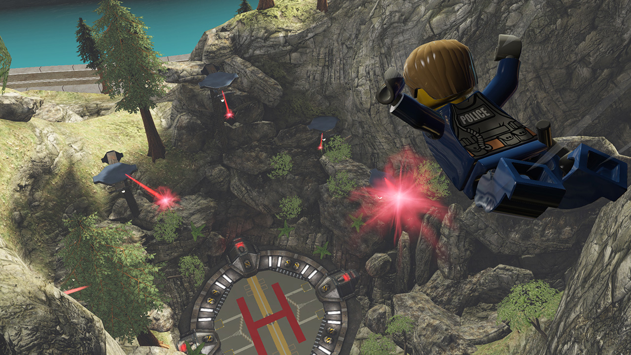 Ein Lego-Polizist fällt von einer Klippe. Unten befindet sich ein Hubschrauberlandeplatz. Rote Laser schießen aus fliegenden Drohnen.