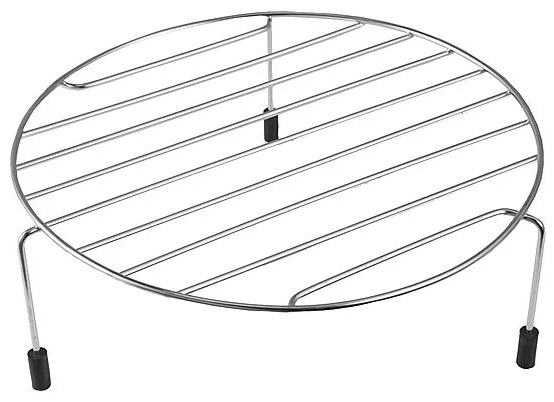 Okrągły, metalowy ruszt druciany z poziomymi prętami. Ma trzy nóżki z czarnymi gumowymi nóżkami i centralną podporę.