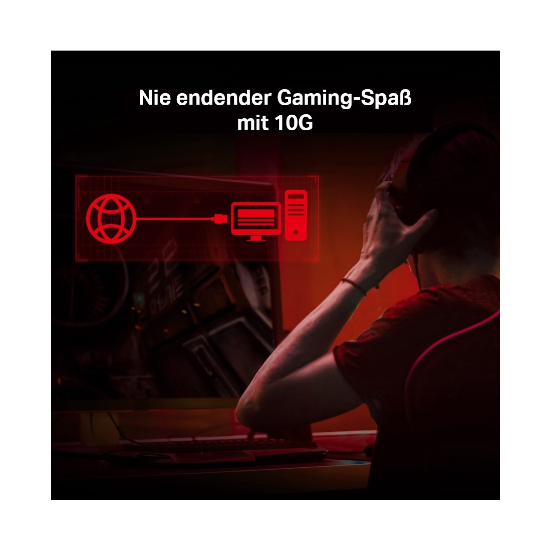 Eine Person mit Kopfhörern spielt in einem dunklen Raum. Eine rote Grafik zeigt die Verbindung zwischen Globus, Computer und PC.