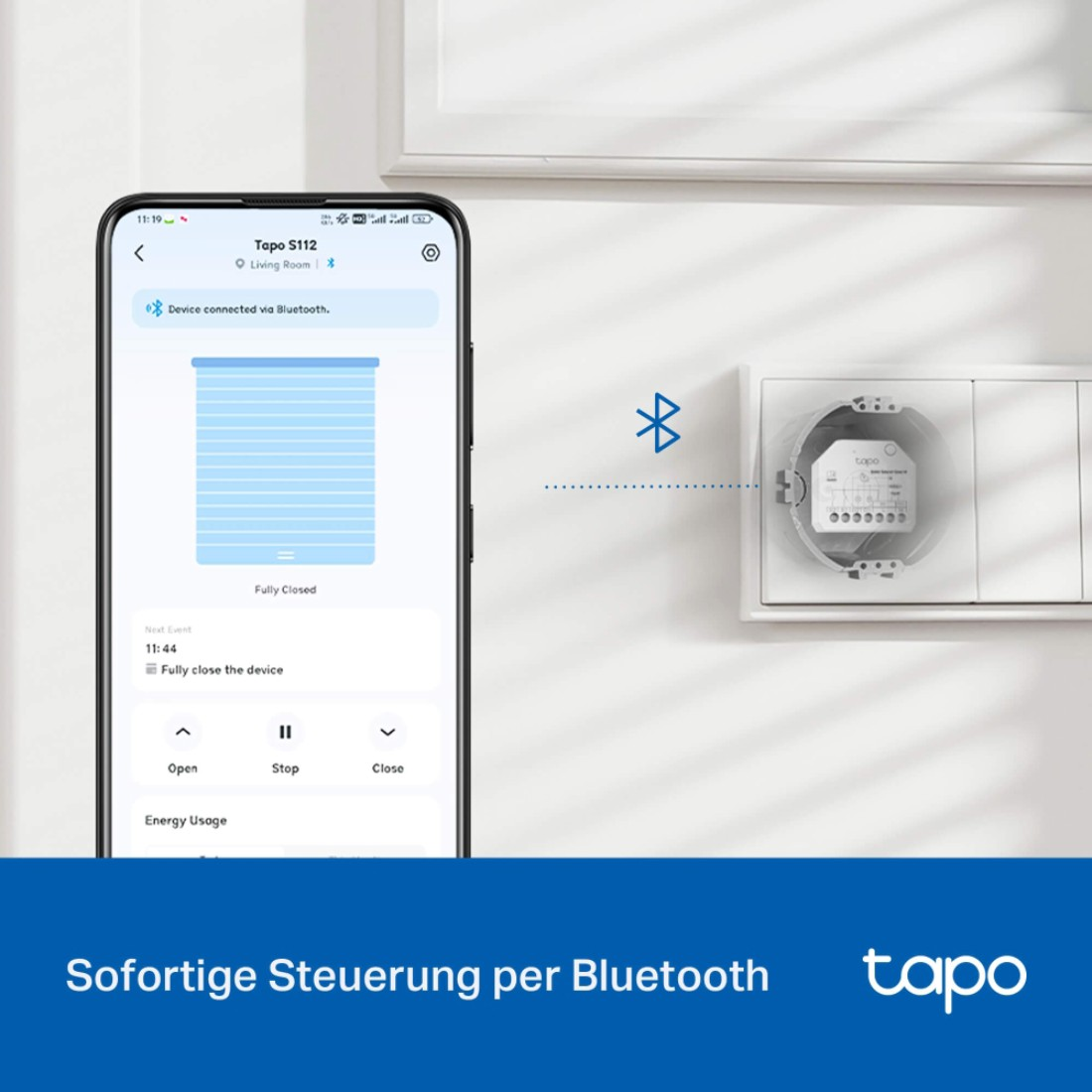 Ein Smartphone zeigt ein über Bluetooth verbundenes Gerät. Ein intelligenter Schalter befindet sich an einer Wand. Der Bildschirm zeigt Optionen an.