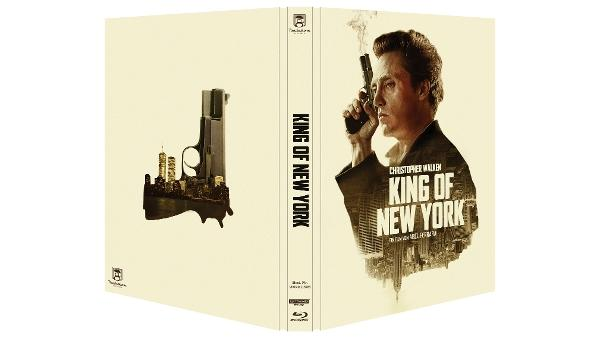 Filmcover für King of New York. Zeigt einen Mann mit einer Waffe, eine Stadtlandschaft und eine Waffensilhouette mit einer Stadtlandschaft.