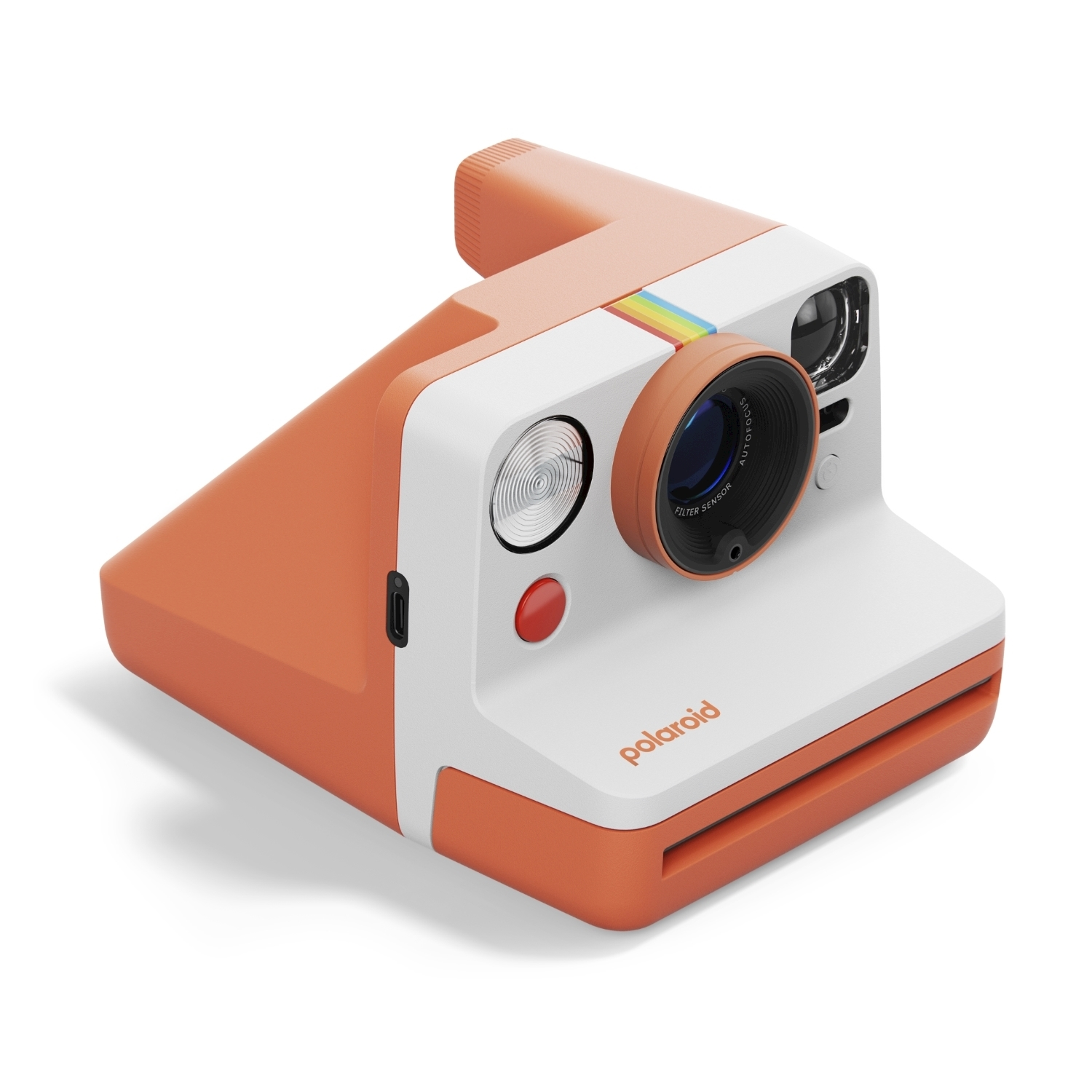 Una fotocamera Polaroid. È arancione e bianca con una striscia arcobaleno. Ha un obiettivo grande e la parola 'polaroid'.