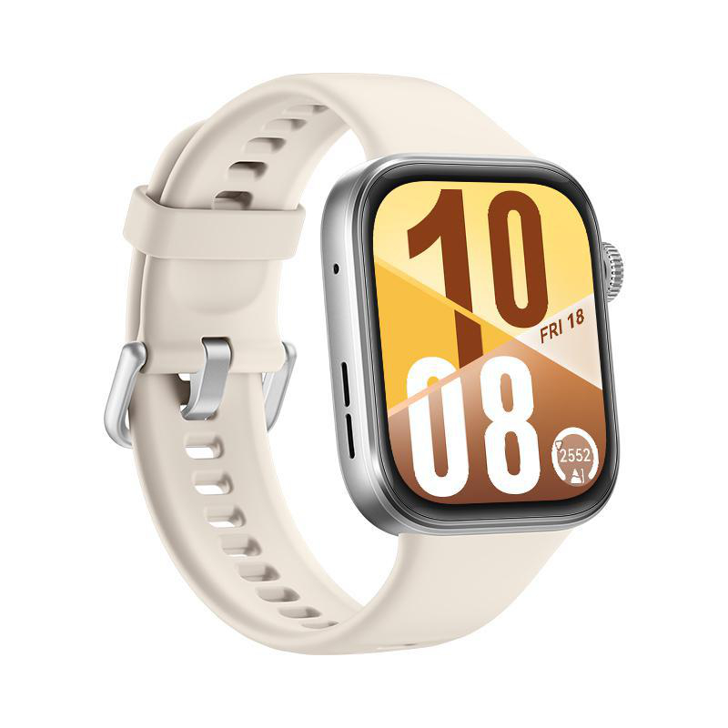 Eine cremefarbene Smartwatch zeigt die Uhrzeit 10:08 Uhr am Freitag an. Sie hat einen silbernen Rahmen und ein cremefarbenes Armband.