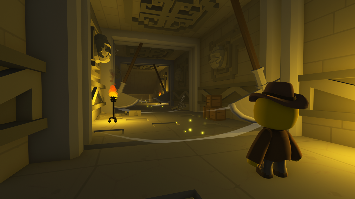 Żółta postać w brązowym płaszczu i kapeluszu stoi w oświetlonym korytarzu z pochodniami. Scena ma strukturę podobną do świątyni.