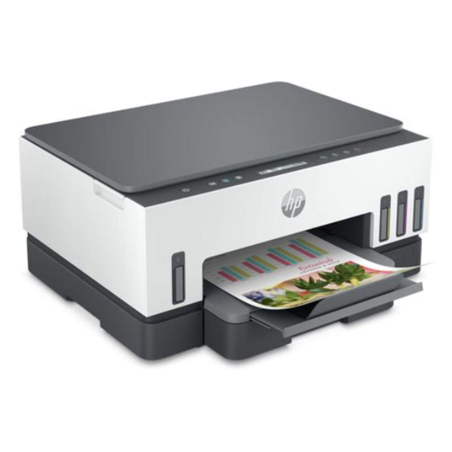 Een HP-printer staat op een wit oppervlak. Een afgedrukte pagina met kleurrijke diagrammen is zichtbaar. De printer is wit en grijs.
