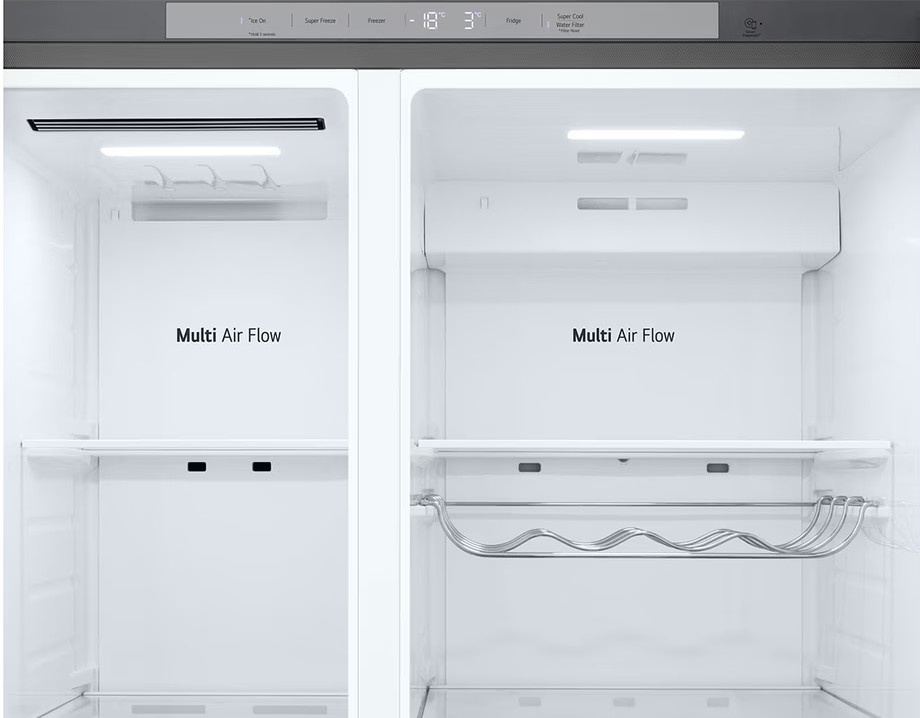 Wnętrze białej lodówki z półkami, światłami i stojakiem na wino. Panel sterowania pokazuje temperaturę i inne ustawienia.
