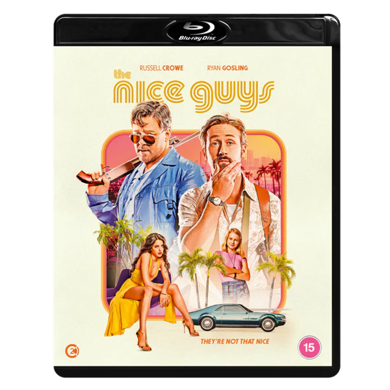 Filmposter voor 'The Nice Guys'. Russell Crowe en Ryan Gosling zijn te zien. Een vrouw in gele jurk, auto en palmbomen zijn ook aanwezig.