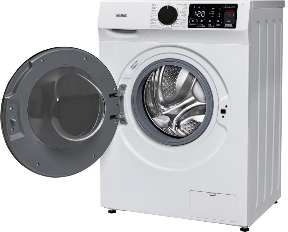 Een witte Koenic wasmachine met de deur open. Grijs deurframe en binnentrommel. Digitaal display toont tijd.