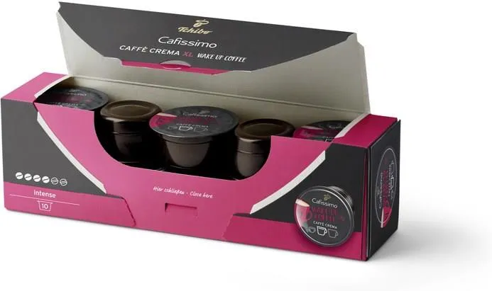 Pudełko kapsułek do kawy Tchibo Cafissimo. Pudełko jest otwarte, ukazując kilka kapsułek do kawy. Pudełko jest różowe i czarne.