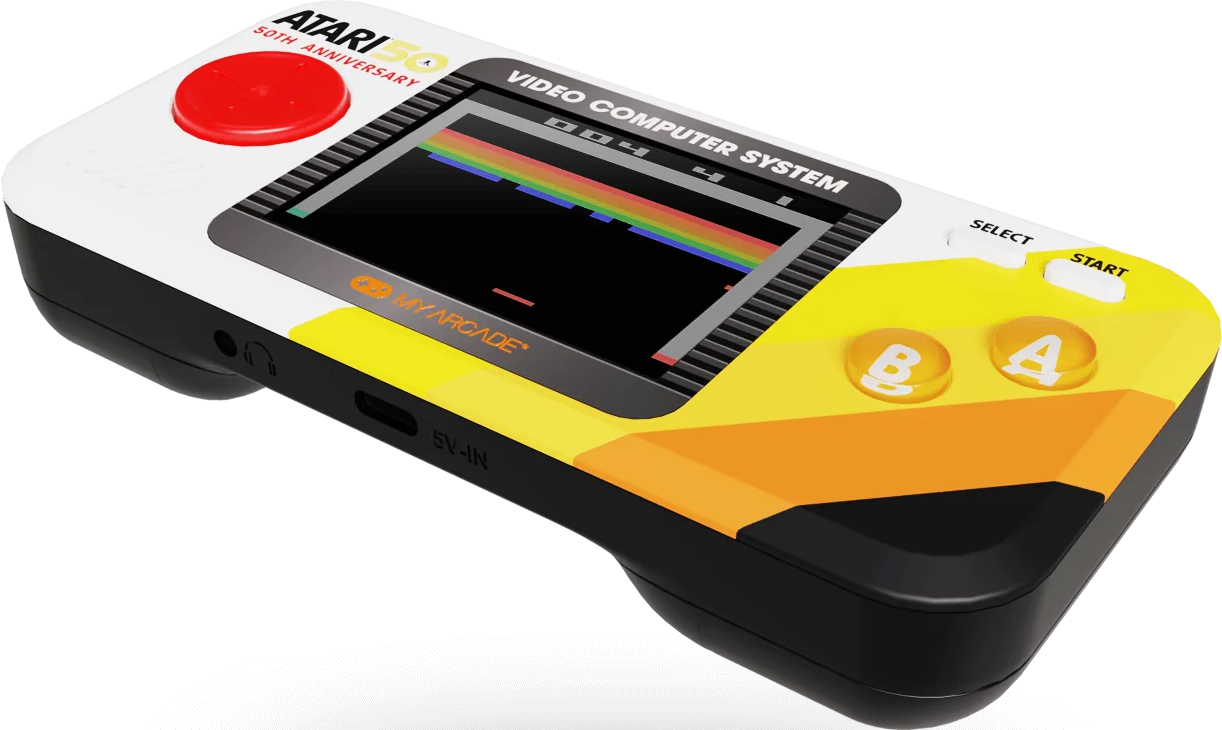 Une console Atari portable. Elle a un écran, des boutons, un joystick et un jeu. Le corps est blanc, jaune, noir et orange.