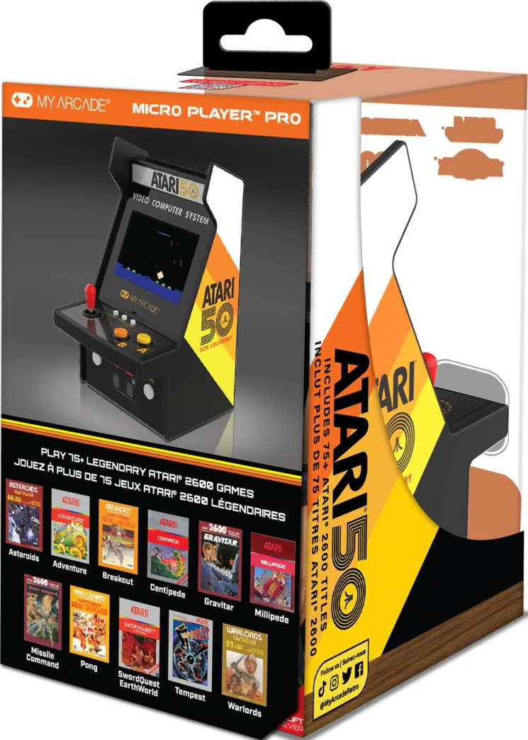 Boîte avec un Micro Player Pro Atari 50e anniversaire, avec une mini borne d'arcade et des couvertures de jeux.
