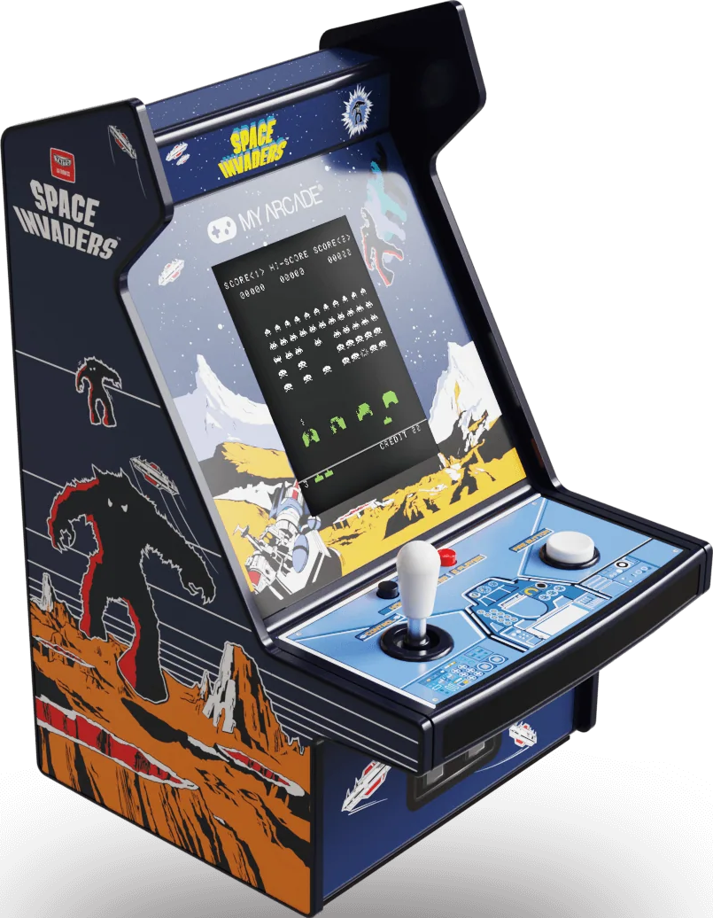 Une borne d'arcade Space Invaders est montrée. L'écran du jeu affiche des envahisseurs extraterrestres. La borne a un joystick et des boutons. L'arrière-plan est un art spatial.