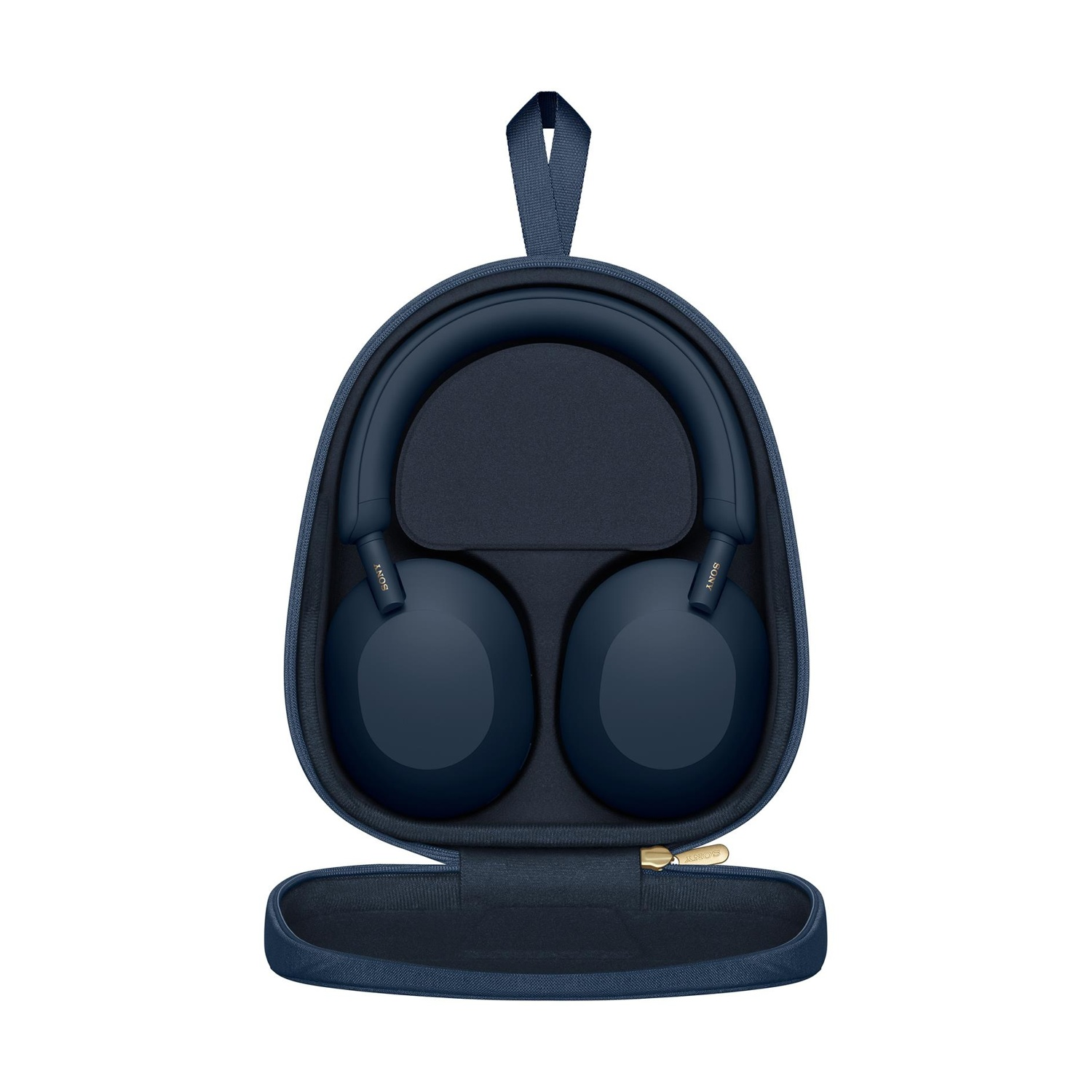 Cuffie blu navy all'interno di una custodia abbinata. La custodia è aperta, rivelando le cuffie. Il logo Sony è visibile su ciascun orecchio.