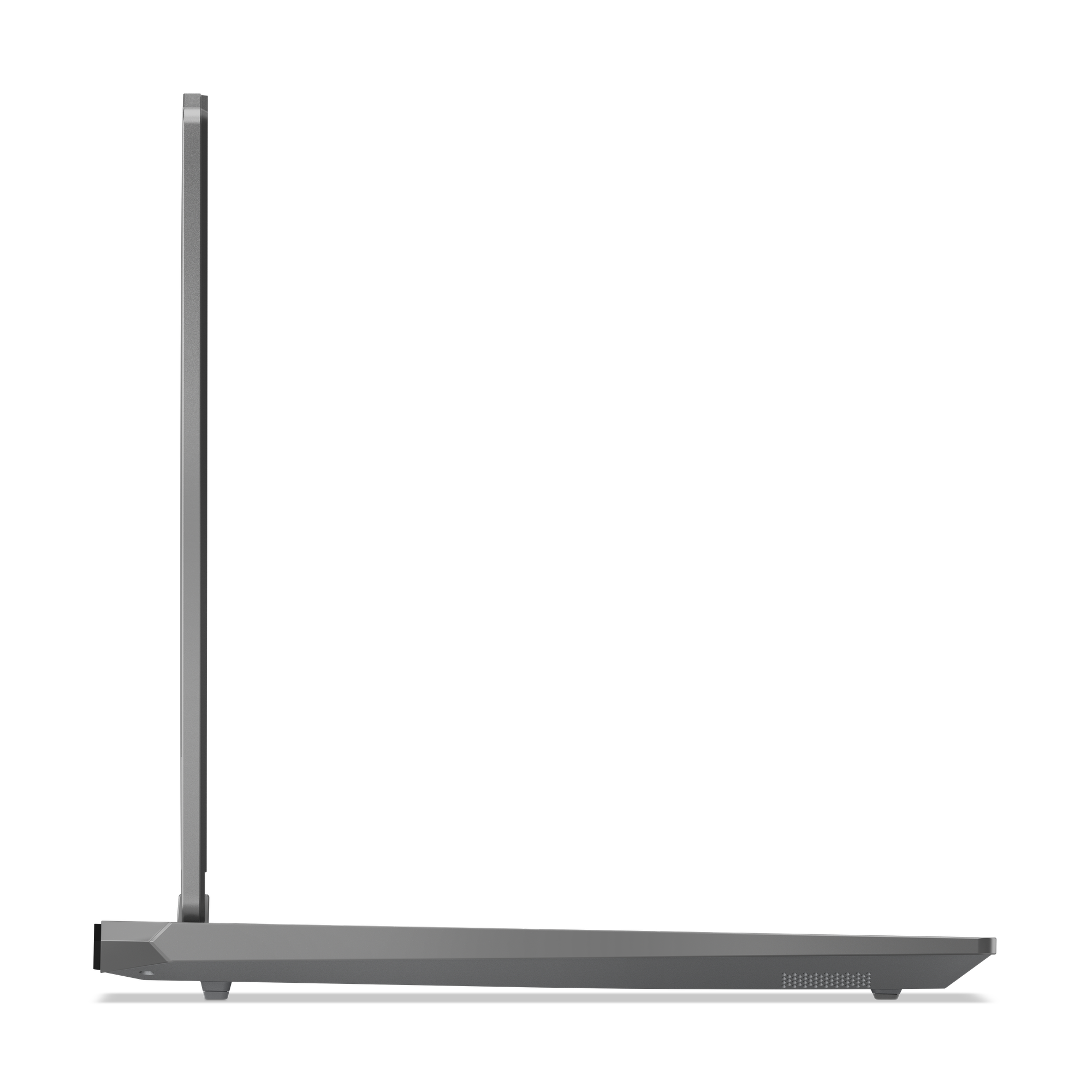 Widok z boku szarego laptopa. Ekran jest otwarty. Tło jest jednolicie czarne.