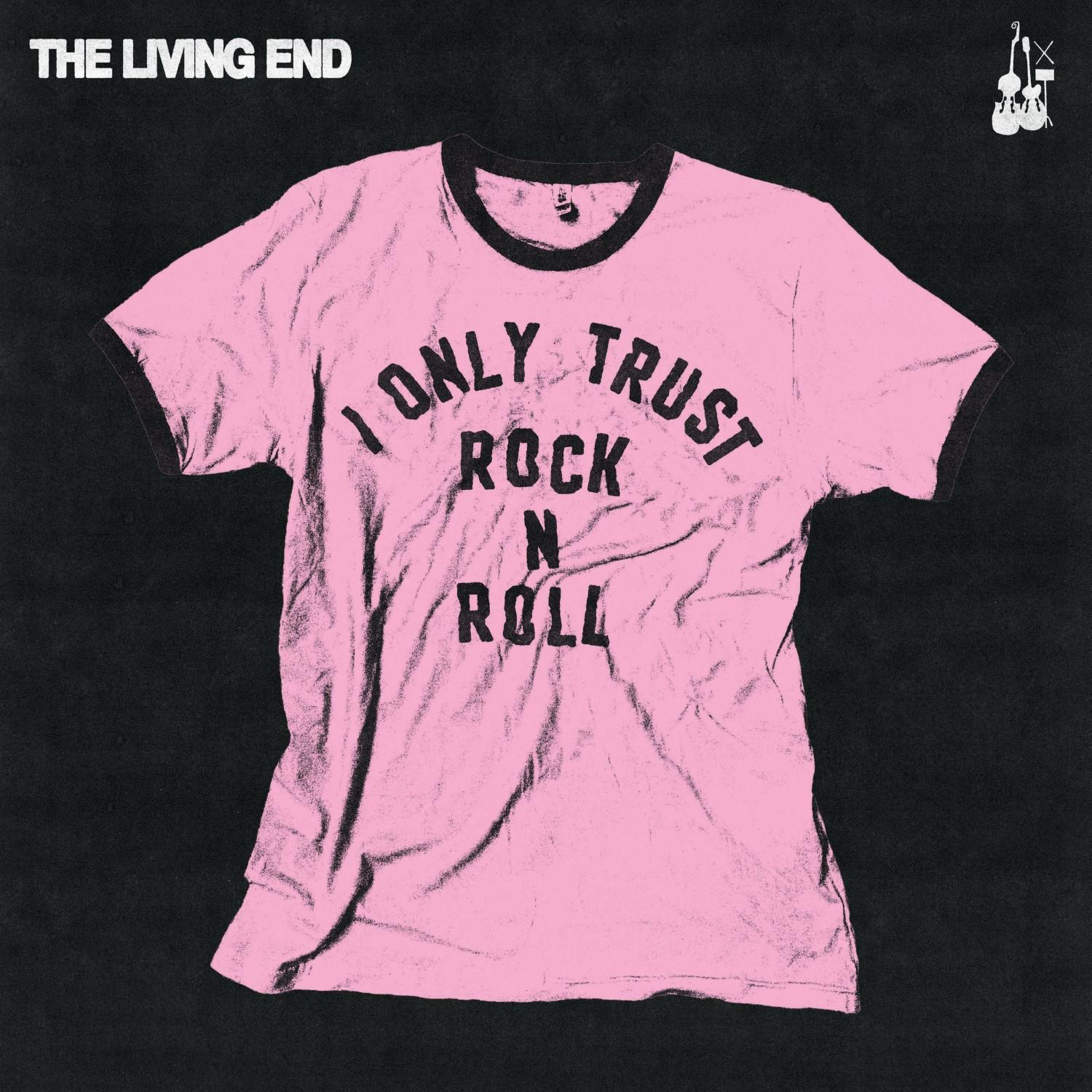 Rosa T-Shirt mit schwarzem Rand, Text: 'I ONLY TRUST ROCK N ROLL'. Hintergrund ist schwarz. Oben links: 'The Living End'.