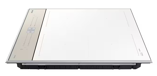 Biała płyta indukcyjna Samsung. Posiada elementy sterowania dotykowego i srebrną ramę. Płyta ma cztery strefy gotowania.