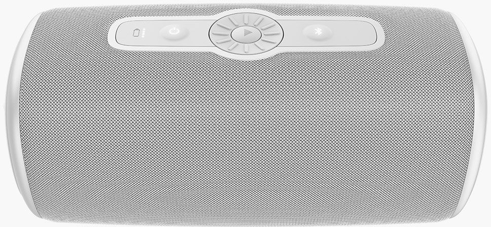 Un haut-parleur blanc avec une façade en mesh. Il dispose de boutons d'alimentation, lecture/pause et Bluetooth.