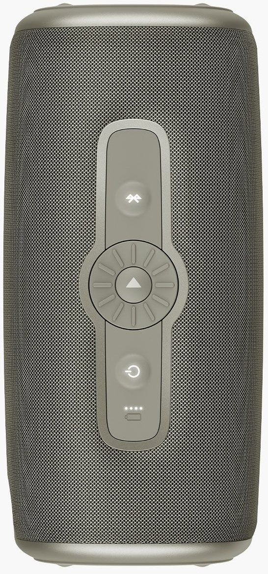 Gros plan sur un haut-parleur gris avec des boutons de commande. Le haut-parleur a une texture en maille. Les boutons incluent Bluetooth, volume, alimentation et batterie.