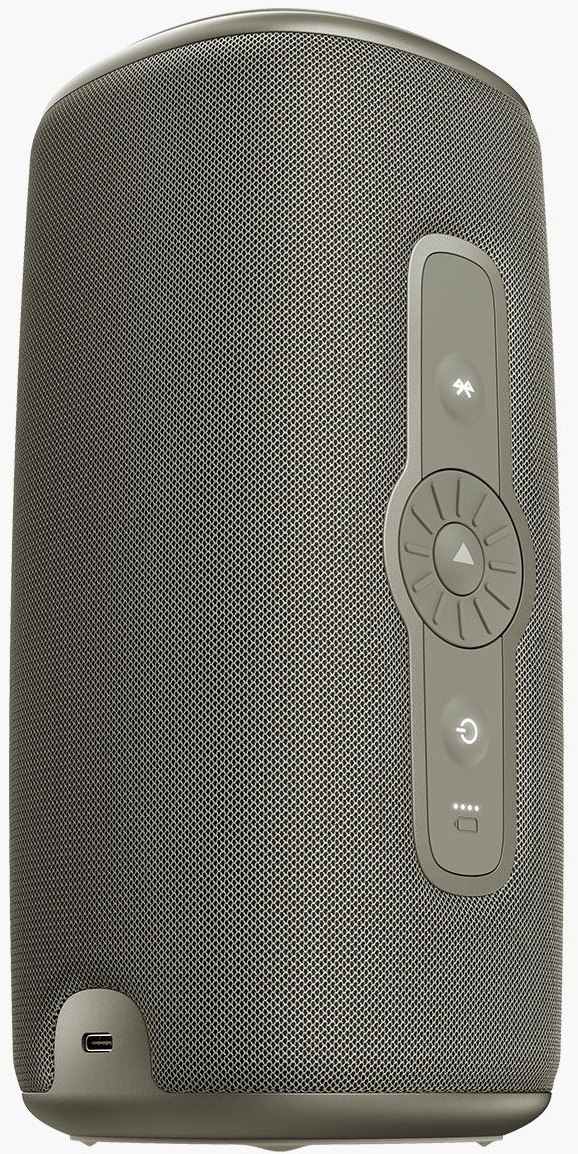 Un haut-parleur cylindrique gris avec une housse en maille. Il a des boutons de commande sur le côté et un port USB en bas.