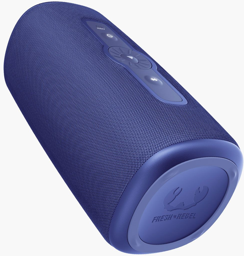 Un haut-parleur cylindrique bleu avec des boutons de commande sur le dessus et un logo en bas. La marque est Fresh 'n Rebel.