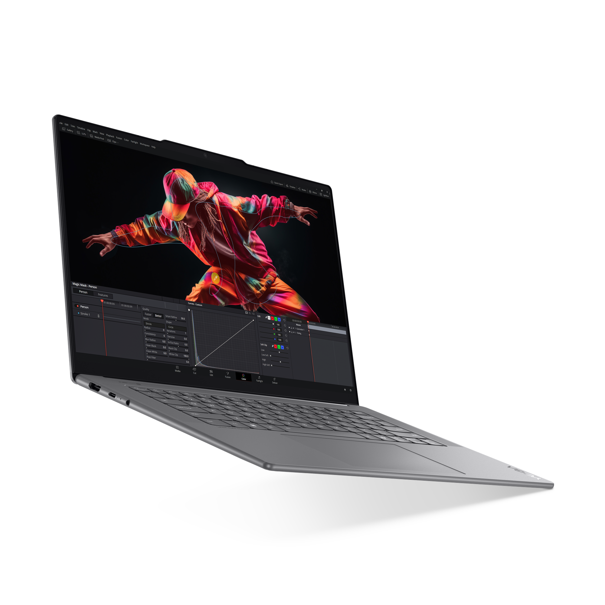 Laptop toont persoon in kleurrijke kleding. Software-interface toont een bewerkte persoon op het scherm.