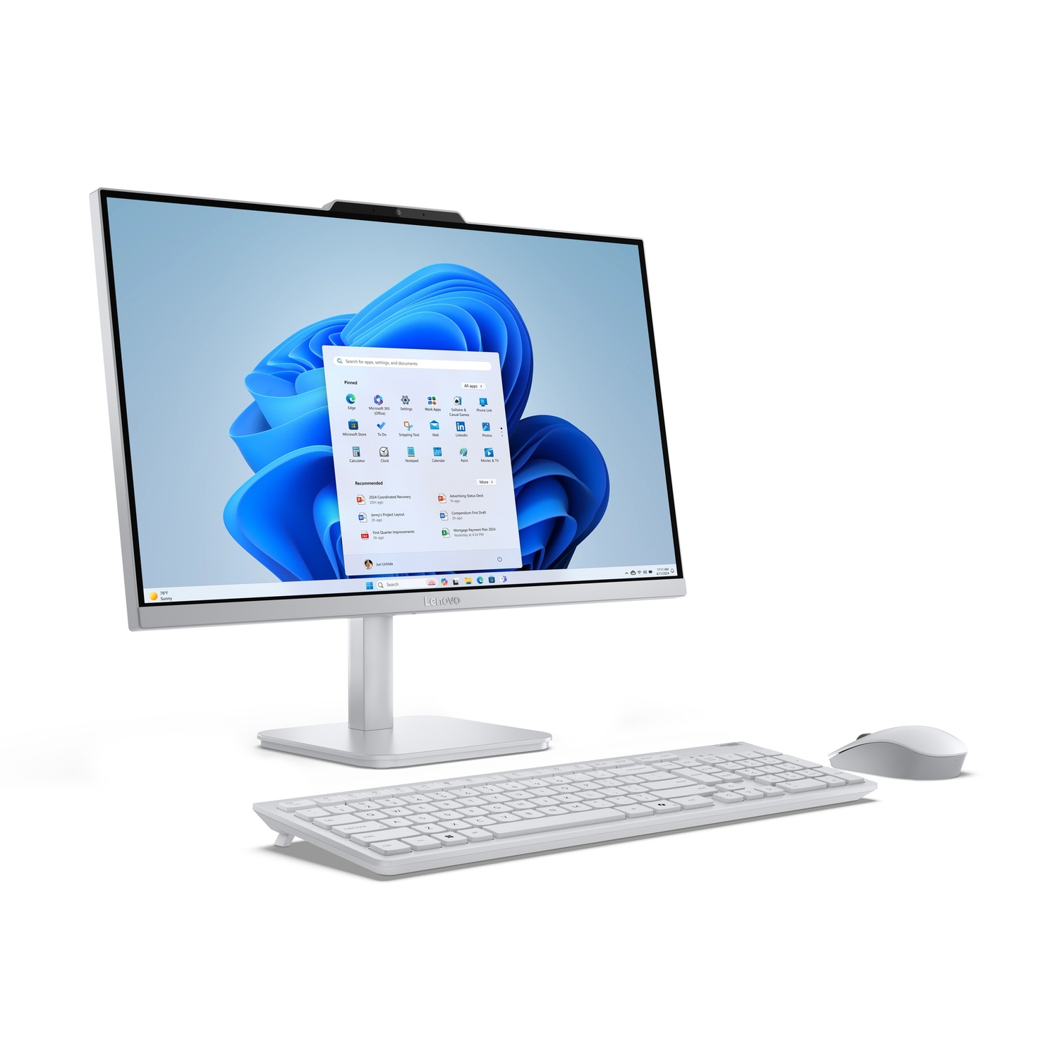 Un ordinateur tout-en-un Lenovo est présenté avec un clavier et une souris. L'écran affiche une interface Windows 11.
