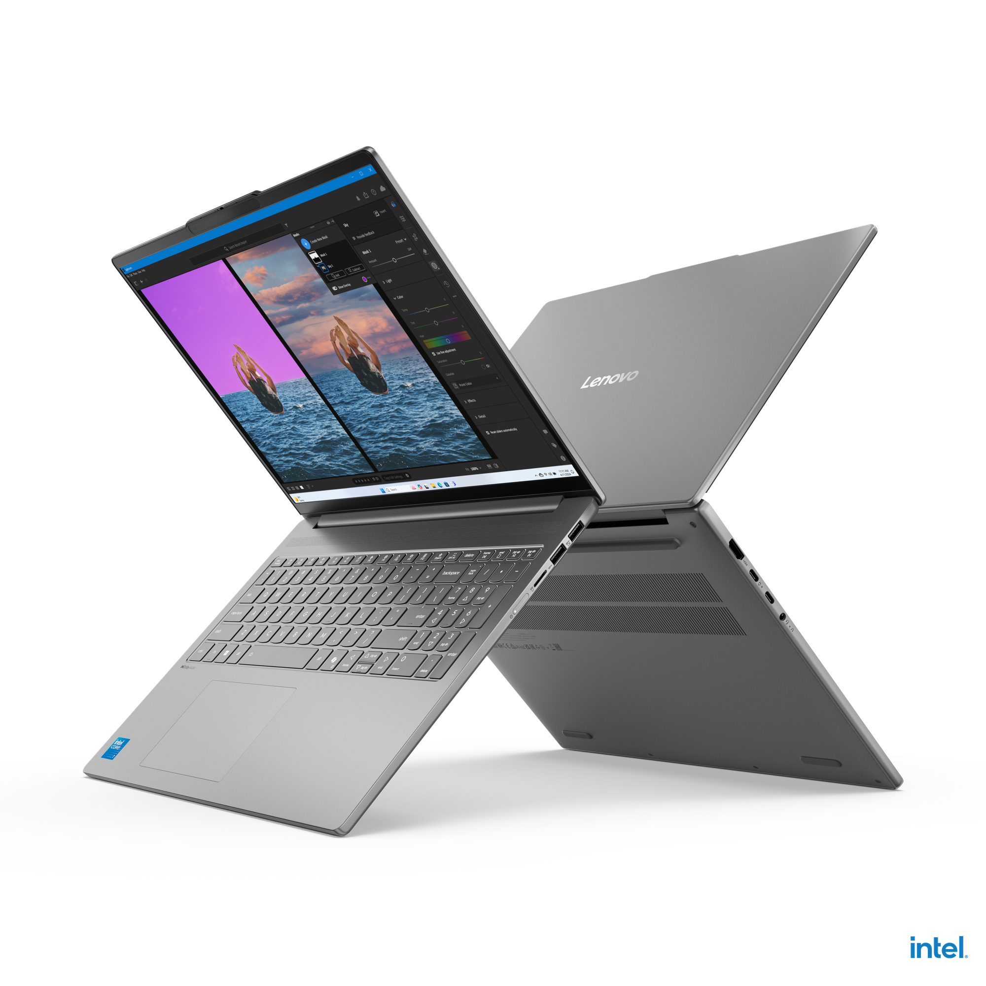 Ein silberner Laptop, geöffnet, zeigt ein Bildbearbeitungsprogramm. Der Hintergrund ist weiß. Lenovo-Logo sichtbar.