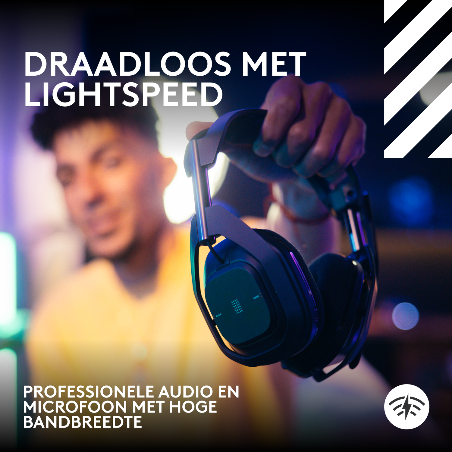A person holding a black headset. Text reads 'Draadloos met Lightspeed'. Professional audio and microphone with high bandwidth.