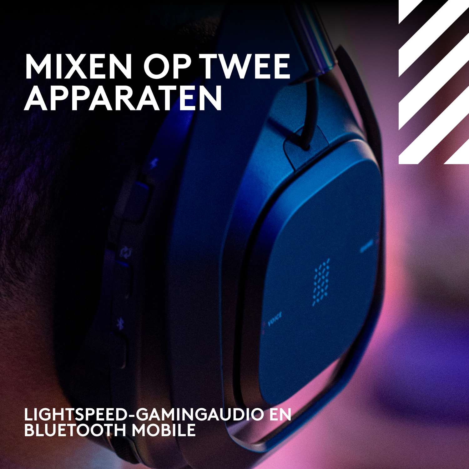 Close-up of a black and blue gaming headset, with text 'MIXEN OP TWEE APPARATEN' and 'LIGHTSPEED-GAMINGAUDIO EN BLUETOOTH MOBILE'.