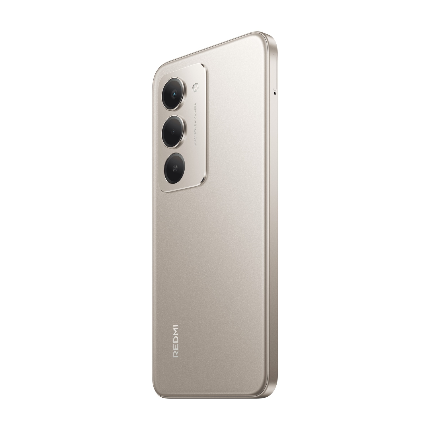 Uno smartphone dorato, vista angolata. Ha tre obiettivi, un logo Redmi e le parole 'Innovative AI Camera'.
