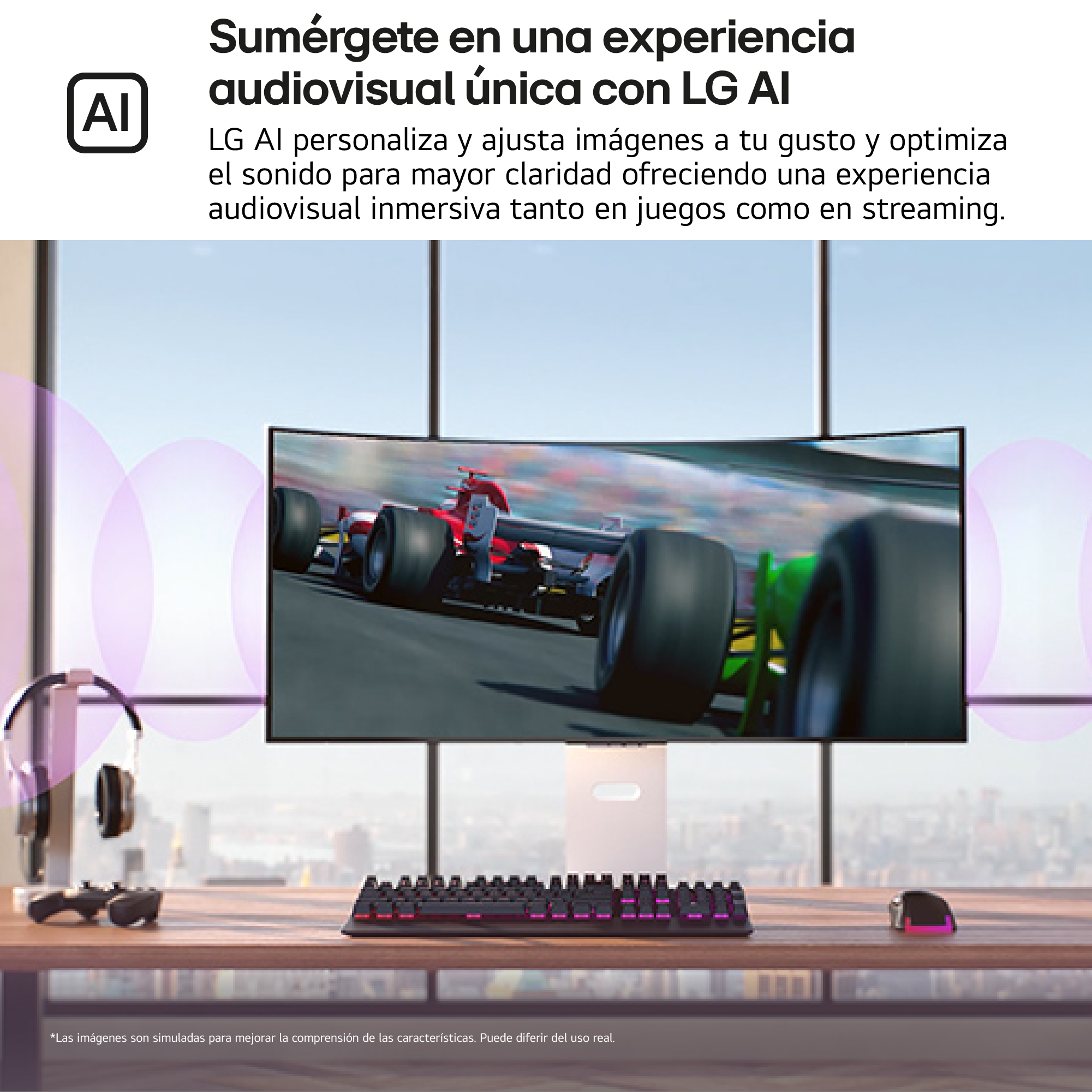 Un monitor curvo muestra un coche de carreras. Teclado, ratón y auriculares en un escritorio de madera.