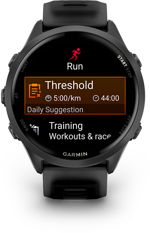 Egy fekete Garmin óra a 'Run' feliratot mutatja, egy futó ikonnal. A 'Threshold' ki van emelve ütemmel és idővel. A 'Training' is látható.