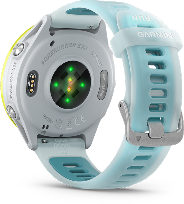 A Garmin Forerunner 570 óra hátulról. Világoskék szíjjal és szürke számlappal rendelkezik. Láthatók a 'RUN' és 'GARMIN' feliratok.