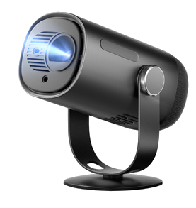 Czarny projektor ze srebrnym stojakiem. Obiektyw emituje niebieskie światło. Na czarnym tle.